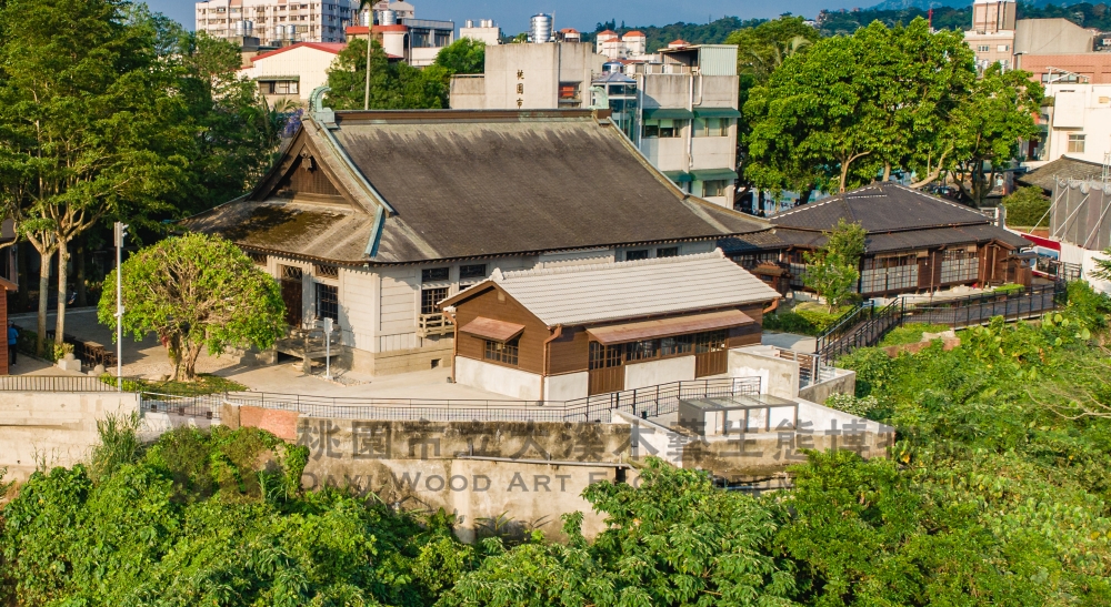 段落敘述相關的圖示說明：大溪武德殿屋頂是「入母屋式」，是日本常見的屋頂樣式